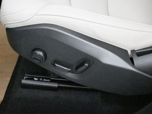 New 2026 Volvo XC90 B5 Plus w/ Protection Package AWD/4WD image 12
