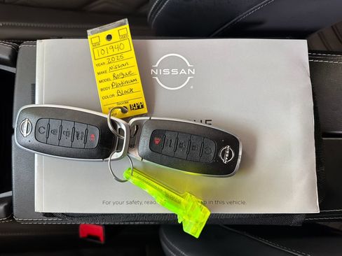 Used 2025 Nissan Rogue Platinum w/ Platinum Premium Package FWD image 36