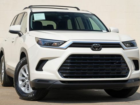 Used 2024 Toyota Grand Highlander AWD image 4