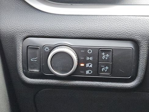 Certified 2024 Ford Explorer XLT image 24