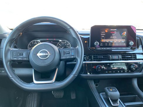 Used 2025 Nissan Pathfinder SV image 36