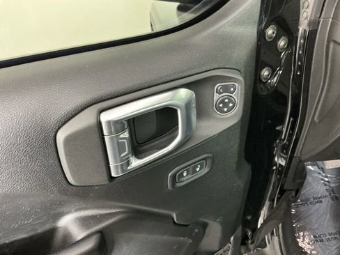Used 2021 Jeep Gladiator Sport AWD/4WD image 12