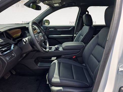 Used 2024 GMC Acadia Elevation FWD image 9