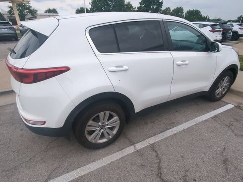 Used 2018 Kia Sportage LX FWD image 3