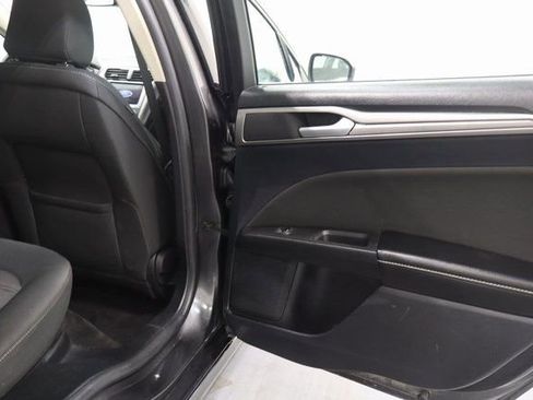 Used 2020 Ford Fusion SE image 16