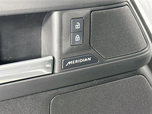 Certified 2025 Land Rover Defender 90 S AWD/4WD image 22