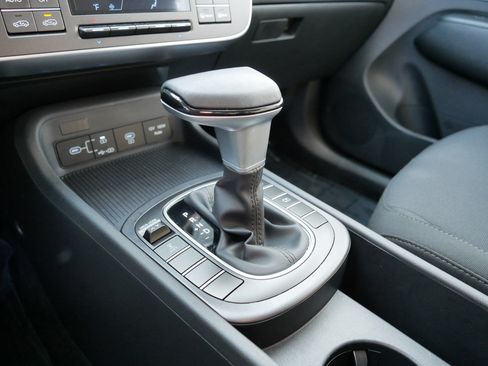 Certified 2025 Hyundai Kona SEL image 28