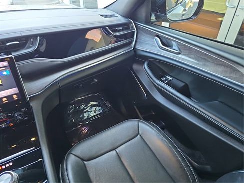 Used 2023 Jeep Grand Cherokee Overland w/ Trailer Tow Prep Group (B) image 14