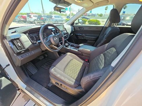 Used 2024 Nissan Pathfinder SV w/ SV Premium Package FWD image 12