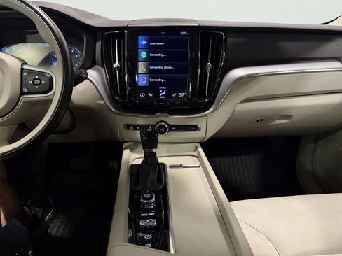 Used 2021 Volvo XC60 T5 Momentum AWD/4WD image 30
