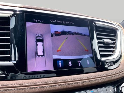 Used 2020 Chrysler Pacifica Limited w/ Advanced Safetytec Group FWD image 27