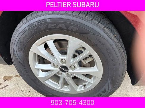 Used 2024 Kia Carnival LX image 4