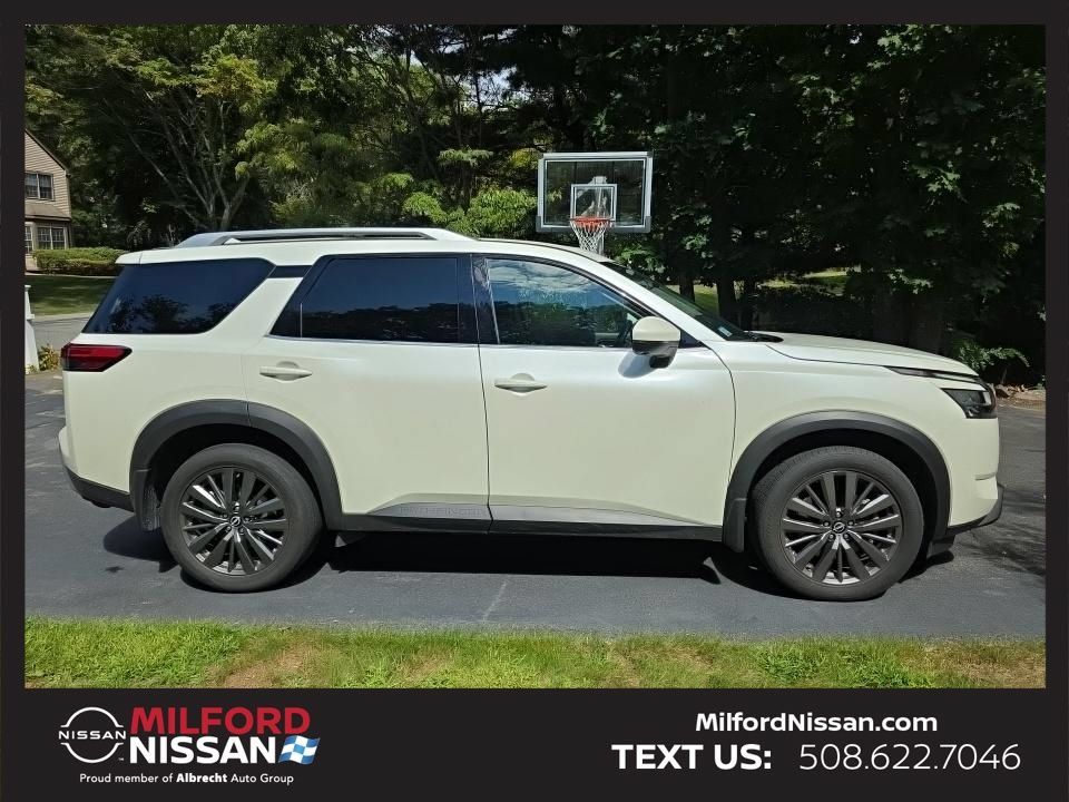 Used 2024 Nissan Pathfinder SL w/ SL Premium Package AWD/4WD image 3