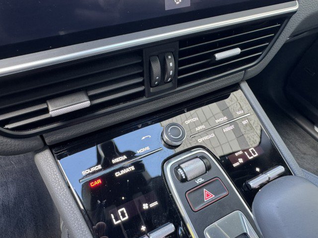 Used 2020 Porsche Cayenne AWD/4WD image 25