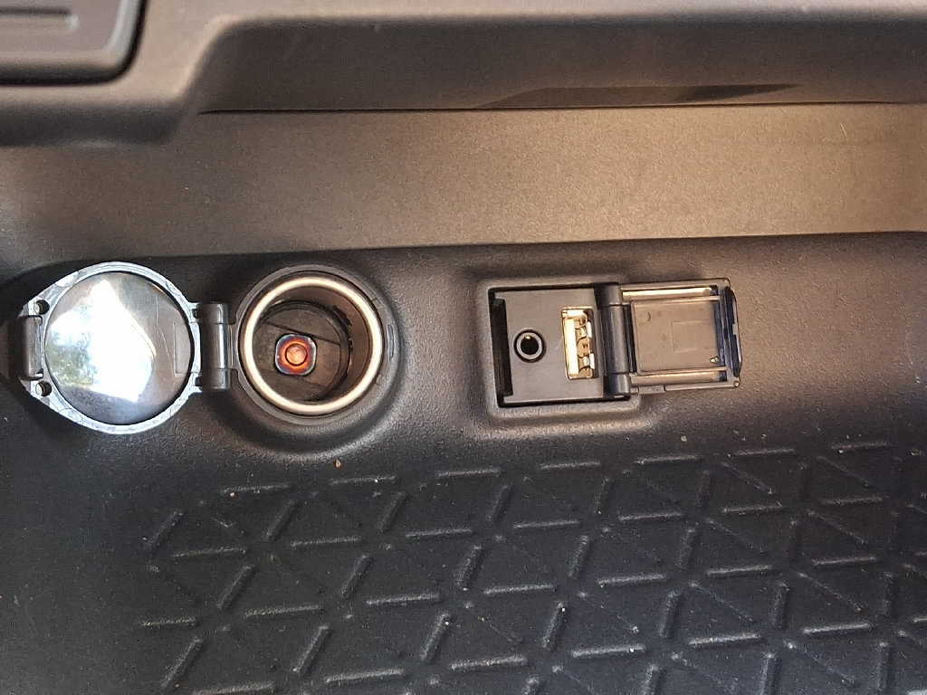 Used 2019 Toyota RAV4 LE w/ Carpet Mat Package AWD/4WD image 22