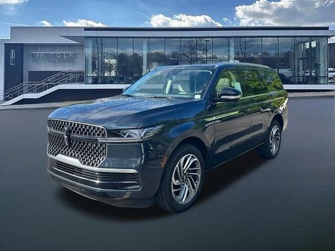 New 2026 Lincoln Navigator Reserve AWD/4WD image 3