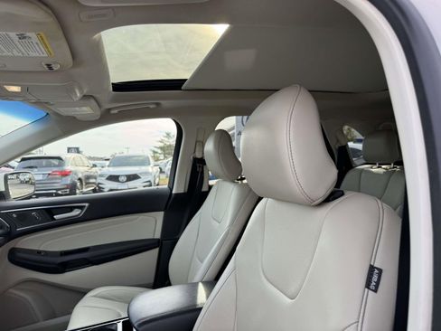Used 2019 Ford Edge Titanium image 17