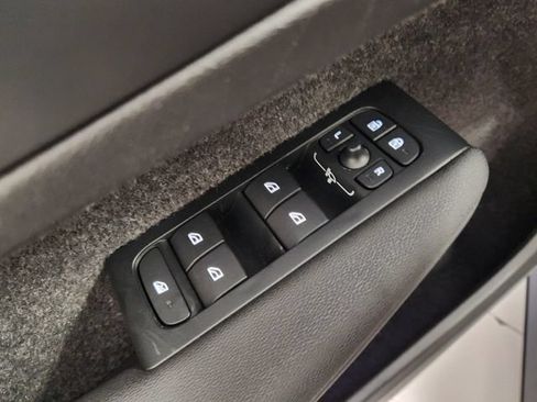 Certified 2026 Volvo XC40 B5 Plus AWD/4WD image 23