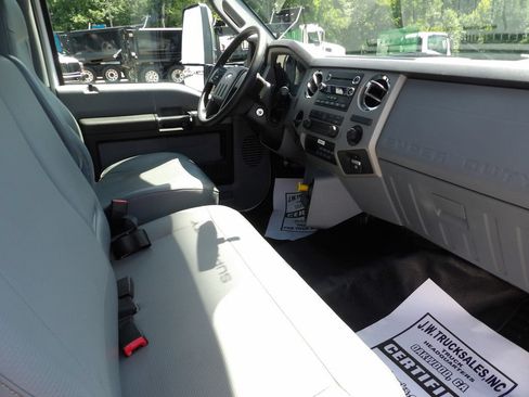 Used 2018 Ford F750 2WD Regular Cab Super Duty image 25