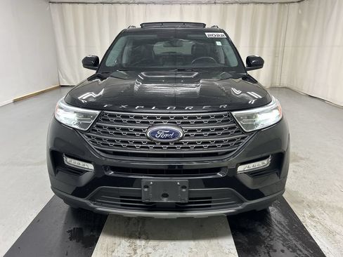 Used 2022 Ford Explorer XLT w/ Equipment Group 202A AWD/4WD image 3