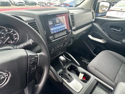Used 2024 Nissan Frontier SV image 23