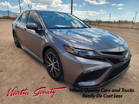 Used 2021 Toyota Camry SE FWD image 1