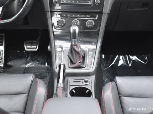 Used 2017 Volkswagen GTI SE FWD image 24