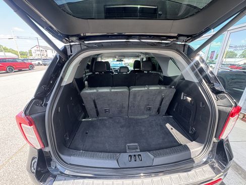 Used 2022 Ford Explorer XLT w/ Equipment Group 202A AWD/4WD image 8