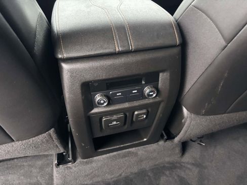 Used 2021 Chevrolet Traverse RS image 35