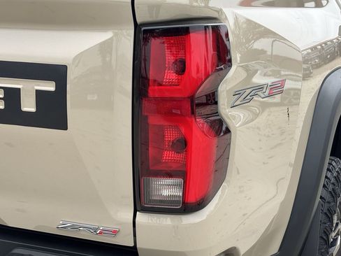 Used 2024 Chevrolet Colorado ZR2 w/ Technology Package AWD/4WD image 6
