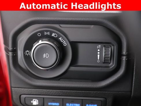 Used 2025 Jeep Wrangler Unlimited Sahara image 18