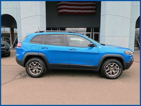 Used 2022 Jeep Cherokee Trailhawk w/ Sun, Sound & Nav Group AWD/4WD image 2