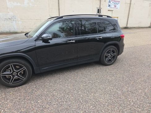 Used 2023 Mercedes-Benz GLB 250 4MATIC image 3