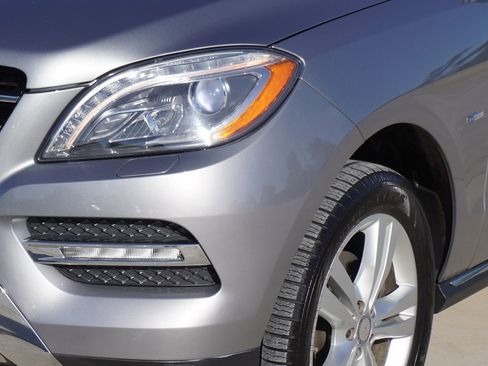 Used 2012 Mercedes-Benz ML 350 BlueTEC 4MATIC image 2