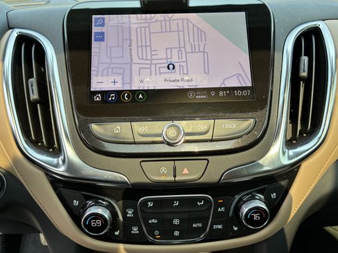 Used 2024 Chevrolet Equinox Premier FWD image 35