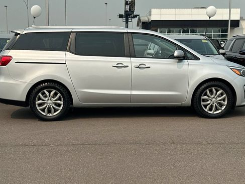 Used 2019 Kia Sedona EX FWD image 3