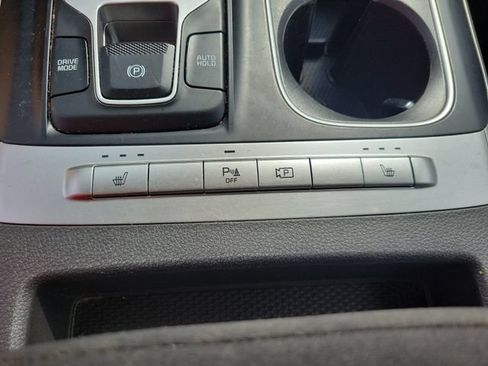 Used 2022 Kia Carnival LX FWD image 30
