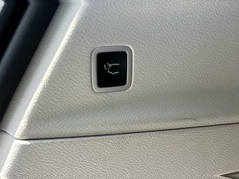 Used 2023 Chrysler Pacifica Touring-L FWD image 20