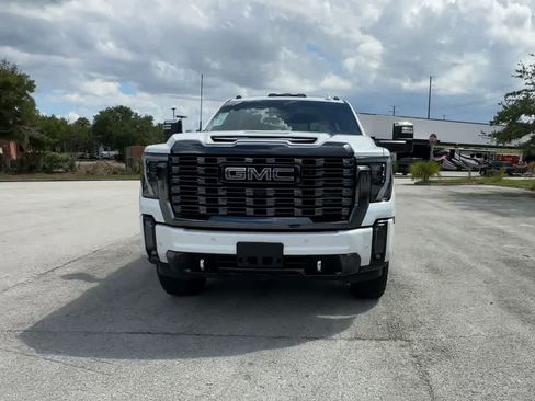 Used 2024 GMC Sierra 2500 Denali Ultimate AWD/4WD image 3