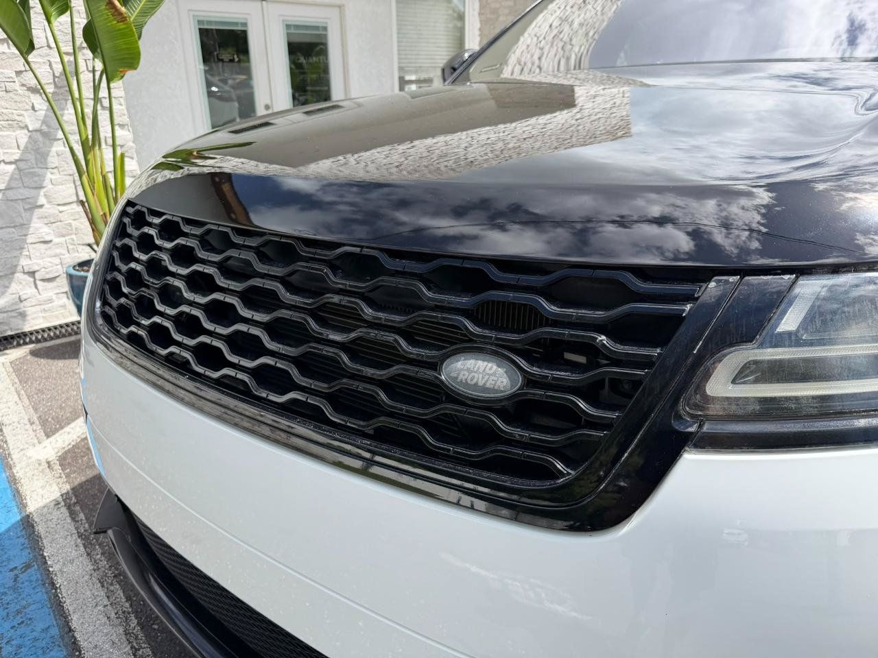 Used 2018 Land Rover Range Rover Velar R-Dynamic SE AWD/4WD image 5