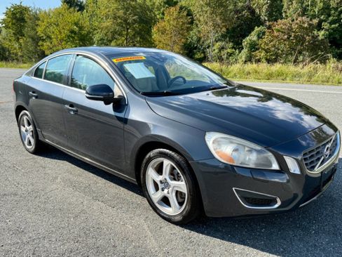Used 2013 Volvo S60 T5 image 18