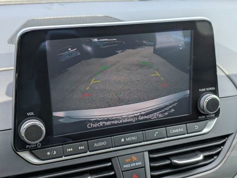 Used 2024 Nissan Altima 2.5 SV image 19