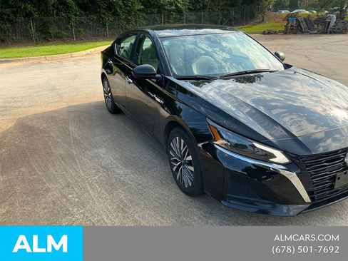 Used 2025 Nissan Altima 2.5 SV FWD image 3