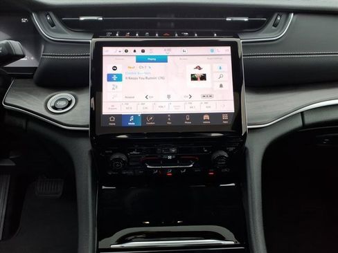 Used 2023 Jeep Grand Cherokee L Limited w/ Black Appearance Package image 10