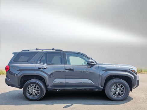 Used 2025 Toyota 4Runner SR5 AWD/4WD image 6