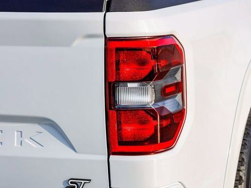 Used 2025 Ford Maverick Lobo image 10