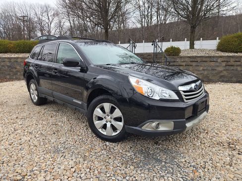 Used 2011 Subaru Outback 2.5i Limited AWD/4WD image 28