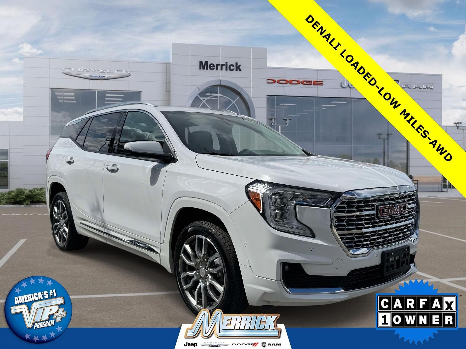 Used 2024 GMC Terrain Denali w/ Denali Premium Package AWD/4WD image 1
