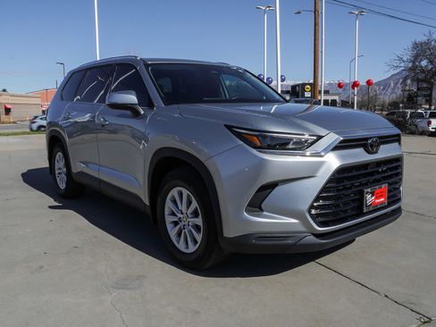 Certified 2024 Toyota Grand Highlander XLE image 2