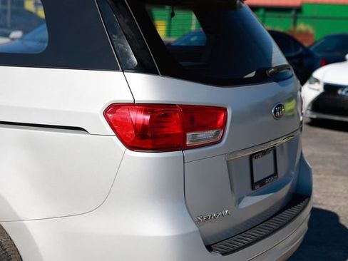 Used 2018 Kia Sedona L image 39
